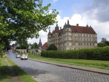 G&uuml;strow